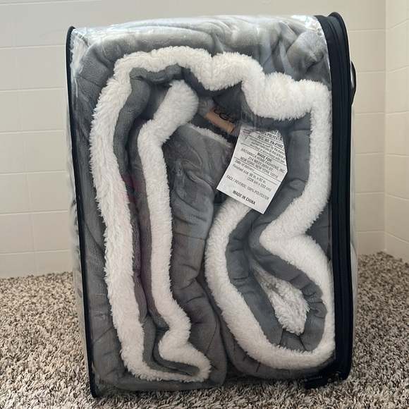 Ugg Avery Full/Queen Comforter Set - Picture 4 of 5